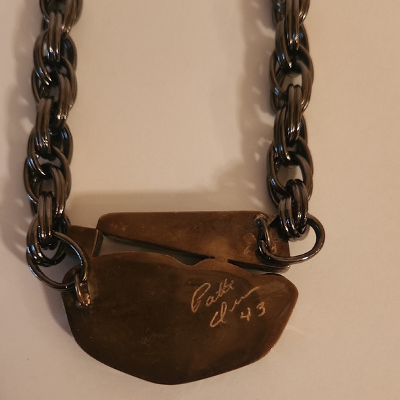 Multicolor Signed Chain Necklace - Picture 6 of 8